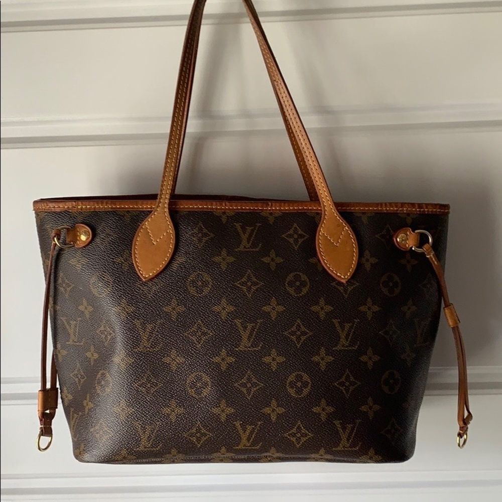 Louis Vuitton Neverfull PM. $500 FIRM